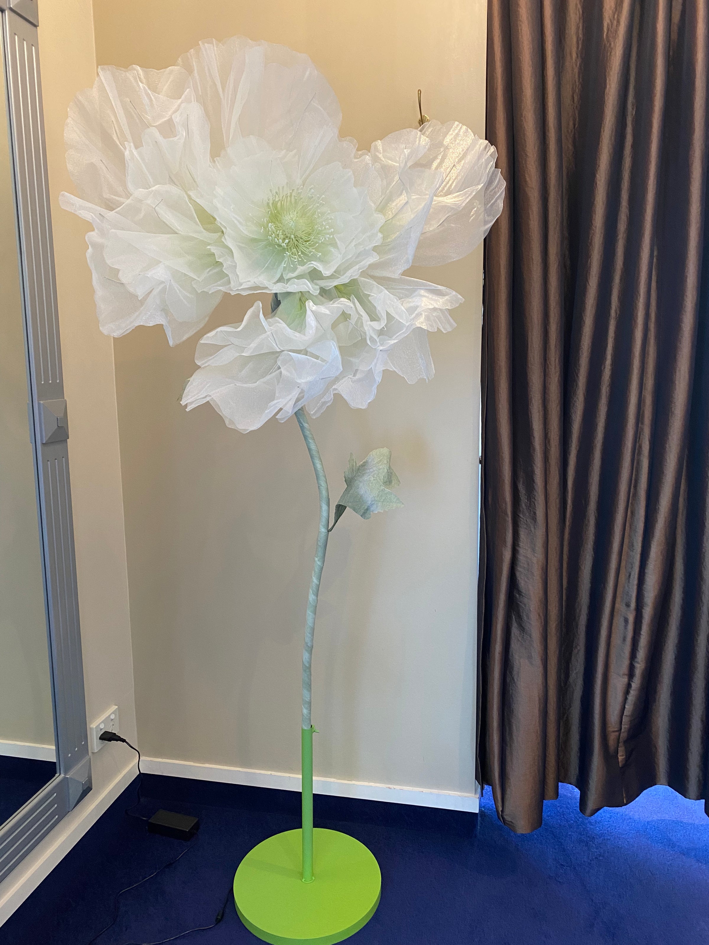 Giant Mechanical Flower - Green/White