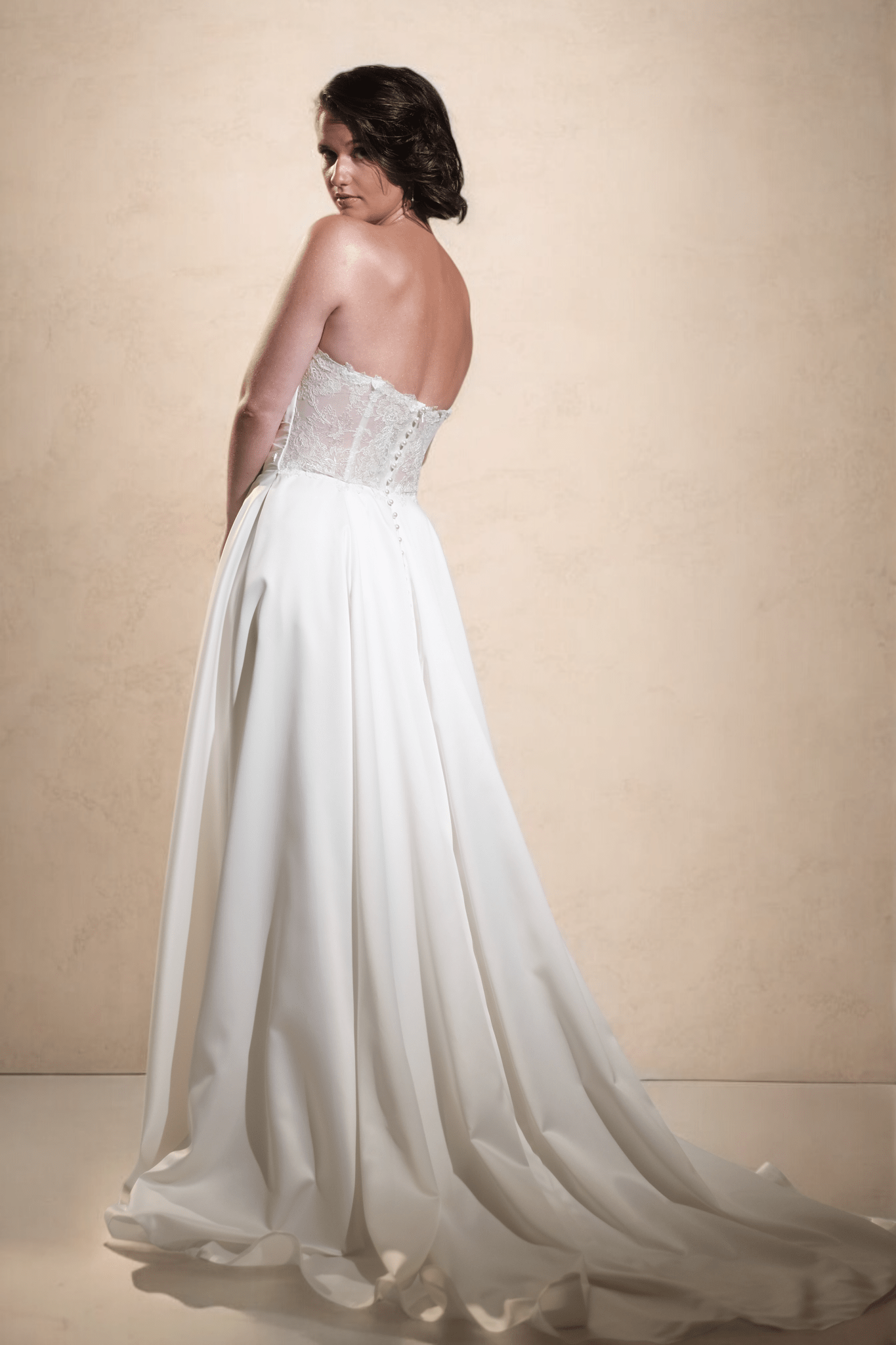 April - Bridal Gown - white label - Melanie Jayne